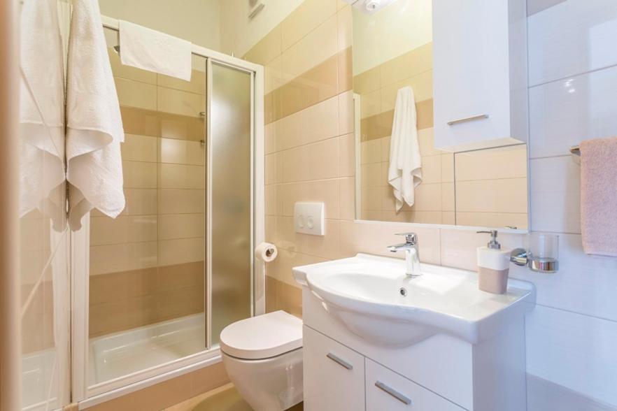 Apartmani Bezmalinovic Bol Exterior foto